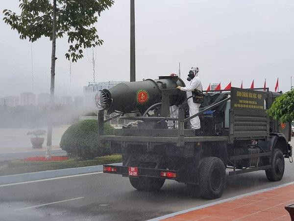 Diễn tập phun khử khuẩn môi trường tại khu vực Trung tâm hội nghị Quốc gia Mỹ Đình Diễn tập phun khử khuẩn môi trường tại khu vực Trung tâm hội nghị Quốc gia Mỹ Đình