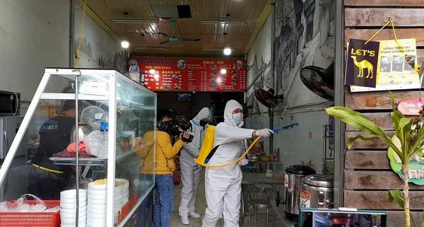 Quán phở ở Hạ Long để đông khách vào ăn, bị phạt 15 triệu đồng