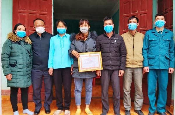 Một gia đình ở Quảng Ninh được khen thưởng vì hoãn cưới cho con để phòng dịch