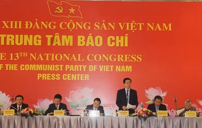 Ông Mai Văn Chính thông tin tại buổi họp báo