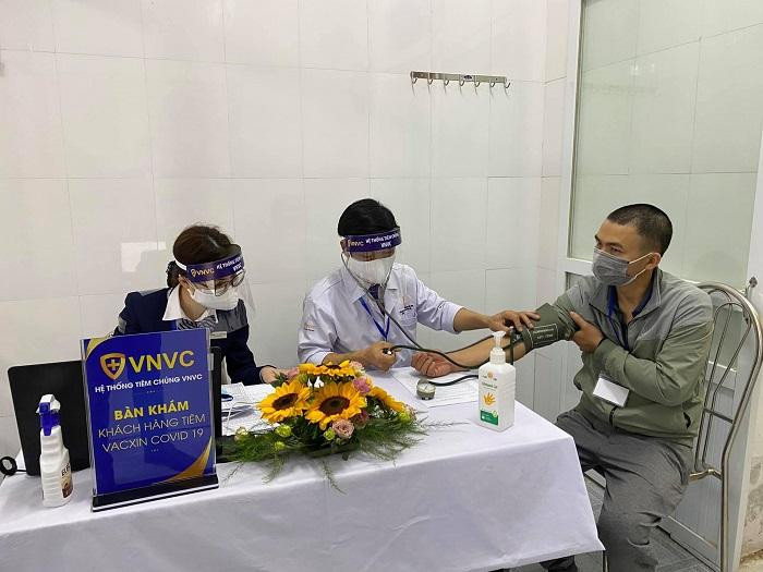 Ngày 8-3, những người dân đầu tiên ở Hải Dương đã được tiêm vaccine Covid-19 Ngày 8-3, những người dân đầu tiên ở Hải Dương đã được tiêm vaccine Covid-19