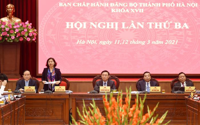 Phó Bí thư Thường trực Thành ủy Nguyễn Thị Tuyến điều hành hội nghị