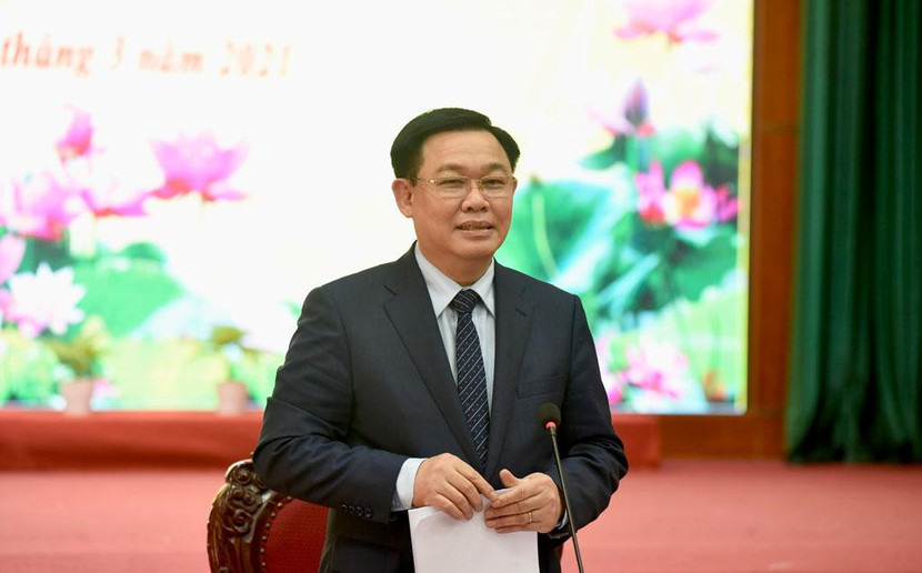 Bí thư Thành ủy Vương Đình Huệ chỉ đạo tại buổi làm việc với Thị ủy Sơn Tây