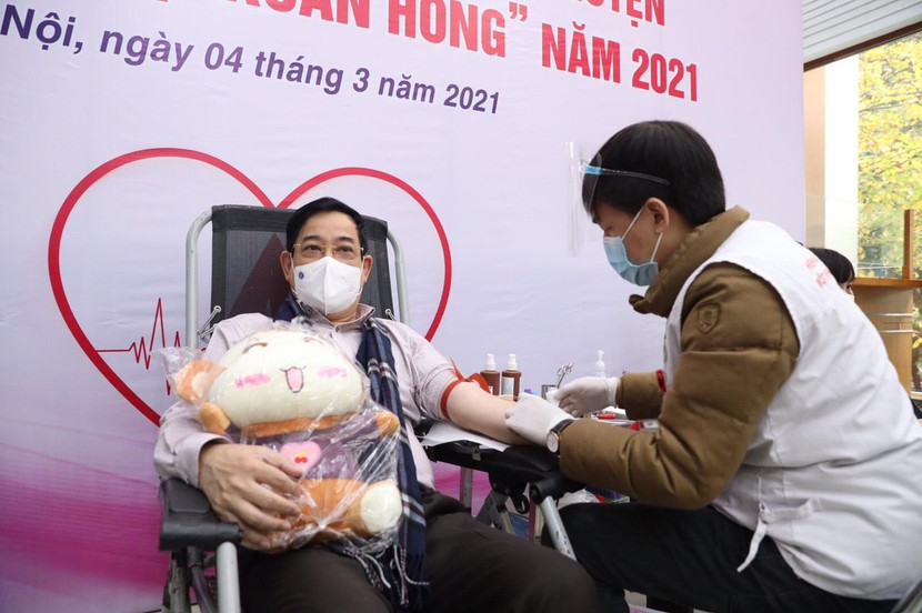 Cục trưởng Cục Quản lý Khám chữa bệnh Lương Ngọc Khuê hiến máu Cục trưởng Cục Quản lý Khám chữa bệnh Lương Ngọc Khuê hiến máu