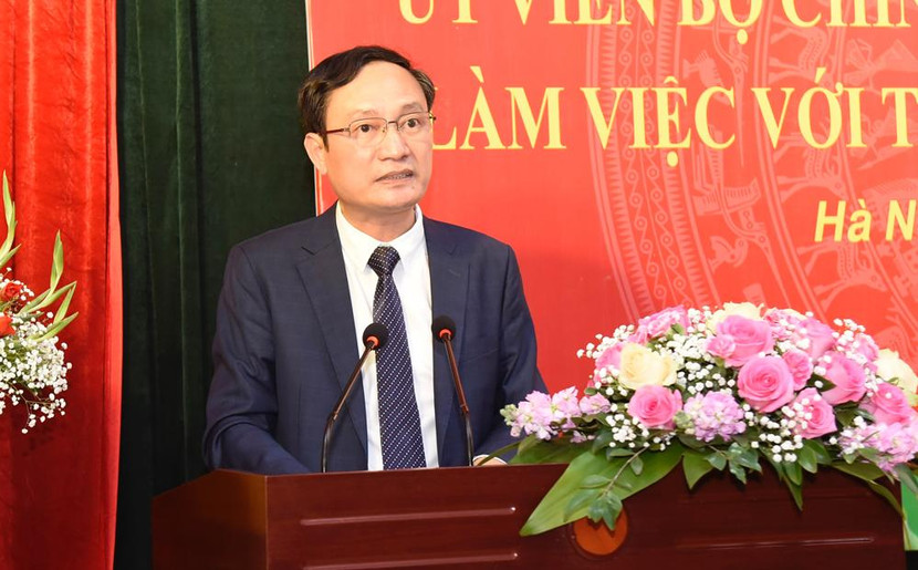 Hiệu trưởng Trường Đào tạo cán bộ Lê Hồng Phong Phạm Minh Anh báo cáo tại buổi làm việc chiều 16-3