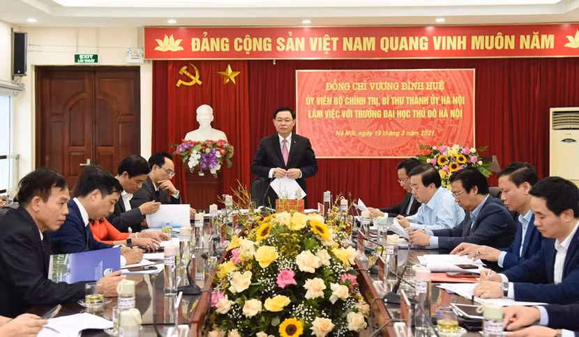 Bí thư Thành ủy Vương Đình Huệ phát biểu tại buổi làm việc Bí thư Thành ủy Vương Đình Huệ phát biểu tại buổi làm việc