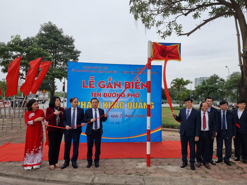 Lãnh đạo Bộ Y tế và UBND TP Hà Nội cắt băng khánh thành tuyến phố Phạm Khắc Quảng