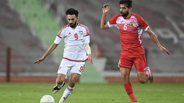 UAE (trái) vùi dập Jordan 5-1, sẵn sàng bước vào vòng loại World Cup