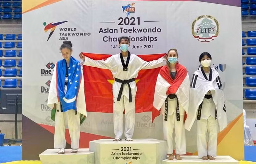 Trương Thị Kim Tuyền trên bục nhận HCV châu Á Trương Thị Kim Tuyền trên bục nhận HCV châu Á