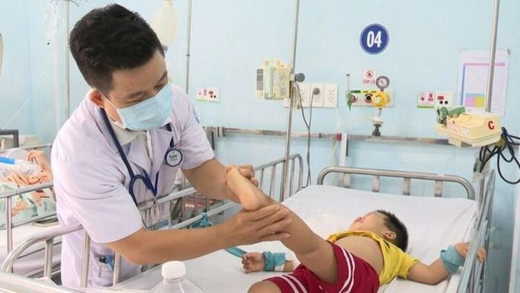 Bệnh tay chân miệng có số mắc tăng mạnh so với cùng kỳ năm ngoái