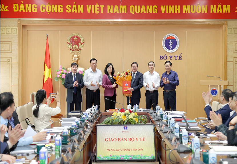 Lãnh đạo Bộ Y tế chúc mừng TS.BS Hoàng Minh Đức