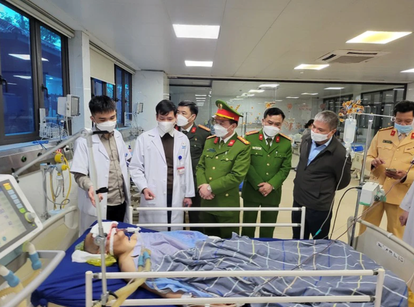 Một bệnh nhân trong vụ tai nạn được cấp cứu tại bệnh viện ở Tuyên Quang