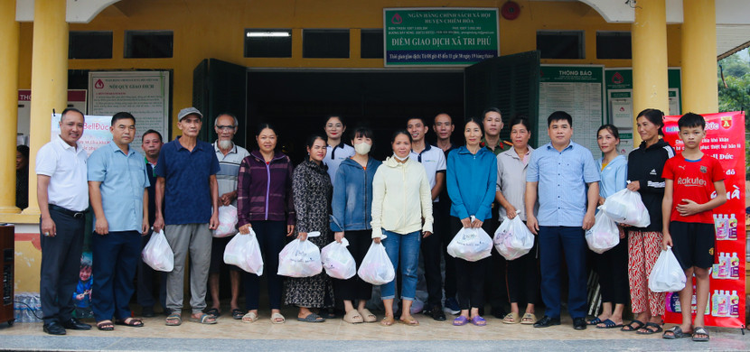 Đoàn công tác thăm, tặng quà bà con 5 xã chịu ảnh hưởng nặng bởi bão số 3 thuộc hai tỉnh Yên Bái và Tuyên Quang