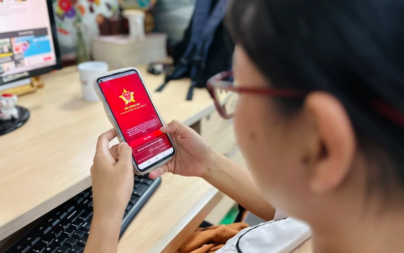 Thiếu cảnh giác, người phụ nữ làm theo hướng dẫn của đối tượng lừa đảo nên bị lừa mất số tiền 1,2 tỉ đồng Thiếu cảnh giác, người phụ nữ làm theo hướng dẫn của đối tượng lừa đảo nên bị lừa mất số tiền 1,2 tỉ đồng