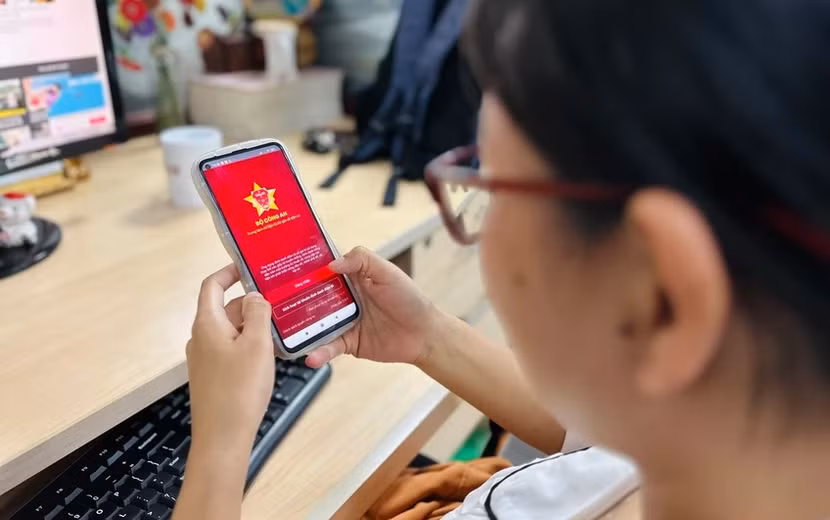 Thiếu cảnh giác, người phụ nữ làm theo hướng dẫn của đối tượng lừa đảo nên bị lừa mất số tiền 1,2 tỉ đồng Thiếu cảnh giác, người phụ nữ làm theo hướng dẫn của đối tượng lừa đảo nên bị lừa mất số tiền 1,2 tỉ đồng