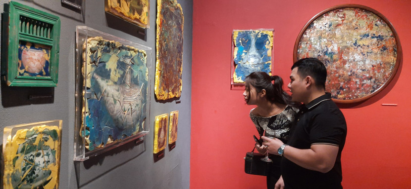 Người xem đến thưởng tranh Người xem đến thưởng tranh