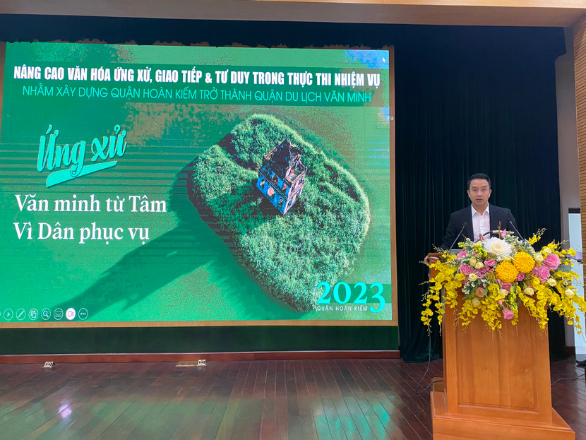 Ông Trịnh Hoàng Tùng - Phó Chủ tịch UBND quận Hoàn Kiếm cho rằng, cần có lối ứng xử, giao tiếp phù hợp trong khi thực hiện công tác giải quyết trật tự đô thị