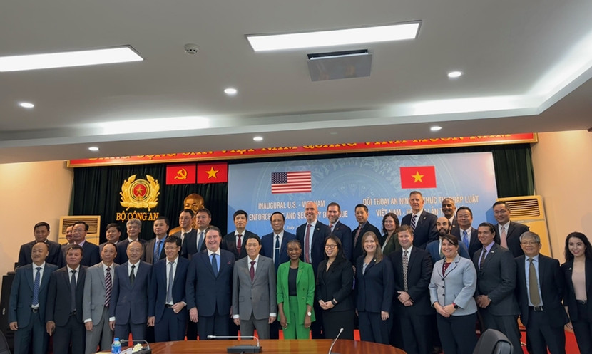 Các đại biểu tham dự Đối thoại an ninh và thực thi pháp luật Việt Nam - Mỹ lần thứ nhất Các đại biểu tham dự Đối thoại an ninh và thực thi pháp luật Việt Nam - Mỹ lần thứ nhất