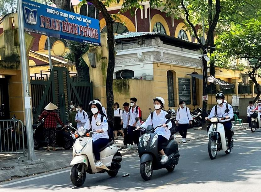 Công tác bảo đảm TTATGT cho lứa tuổi học sinh là một trong những ưu tiên hàng đầu Công tác bảo đảm TTATGT cho lứa tuổi học sinh là một trong những ưu tiên hàng đầu