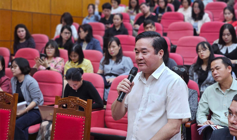 TS Hoàng Minh Đức trả lời báo chí TS Hoàng Minh Đức trả lời báo chí