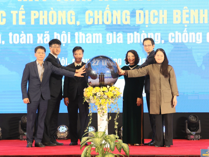 Các đại biểu ấn nút hưởng ứng ngày Quốc tế phòng chống dịch bệnh Các đại biểu ấn nút hưởng ứng ngày Quốc tế phòng chống dịch bệnh