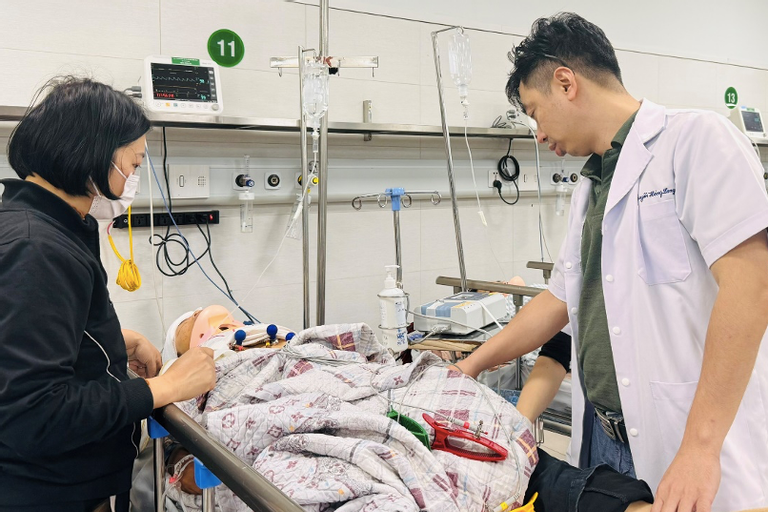 Nữ bệnh nhân đang được điều trị tại Bệnh viện Việt Đức Nữ bệnh nhân đang được điều trị tại Bệnh viện Việt Đức