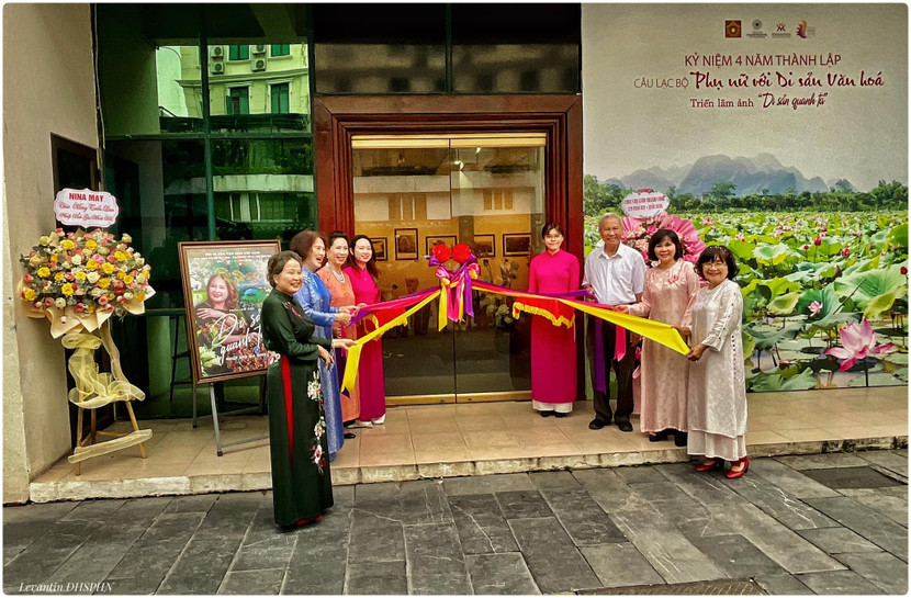 Cắt băng khai mạc triển lãm