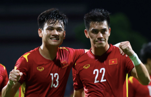 Tiến Linh (22) vừa có cú đúp vào lưới Campuchia Tiến Linh (22) vừa có cú đúp vào lưới Campuchia