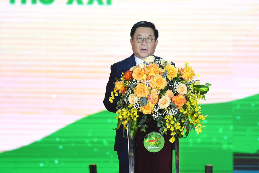 Đồng chí Nguyễn Trọng Nghĩa, Bí thư Trung ương Đảng, Trưởng Ban Tuyên giáo Trung ương phát biểu tại đêm thơ Nguyên tiêu Đồng chí Nguyễn Trọng Nghĩa, Bí thư Trung ương Đảng, Trưởng Ban Tuyên giáo Trung ương phát biểu tại đêm thơ Nguyên tiêu