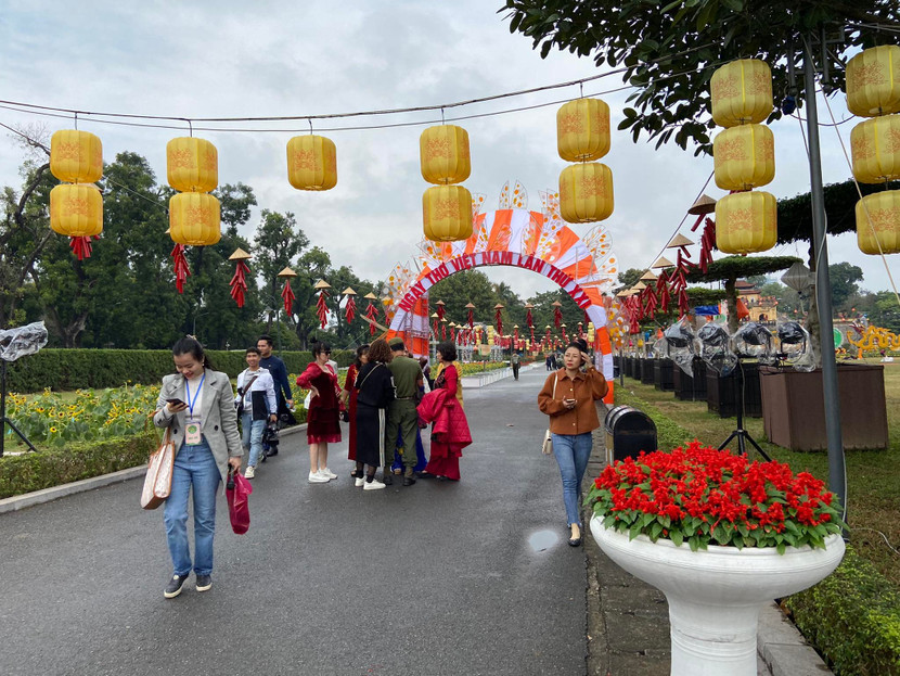 Sau cơn mưa nặng hạt, các hoạt động ngoài trời của Ngày thơ Việt Năm lần thứ 21 tiếp tục