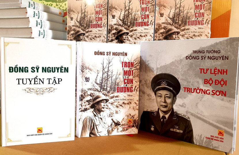 Bộ sách gồm 3 cuốn về Trung tướng Đồng Sỹ Nguyên