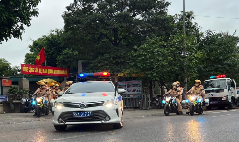 Đội CSGT số 6 triển khai lực lượng phân luồng phục vụ đêm khai mạc SEA Games 31