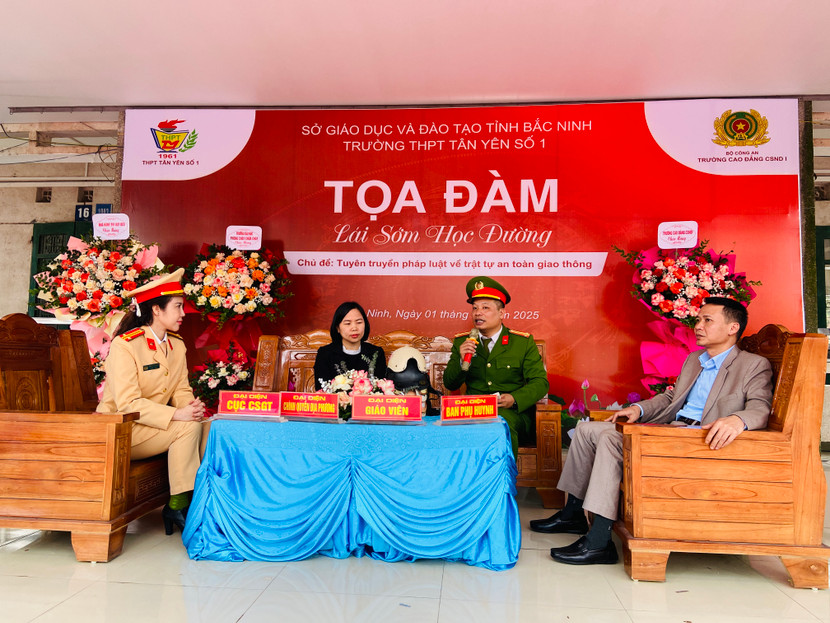 Tại buổi tọa đàm, các đại biểu cùng thảo luận dưới bốn góc nhìn: học sinh – phụ huynh – nhà trường – cơ quan quản lý. Mỗi góc nhìn hé lộ một phần quan trọng trong việc hình thành văn hóa giao thông.