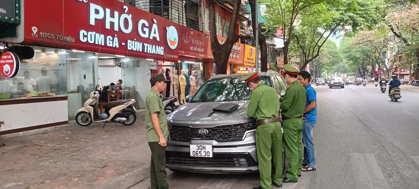 Các phương tiện dừng, đỗ sai quy định bị xử lý nghiêm