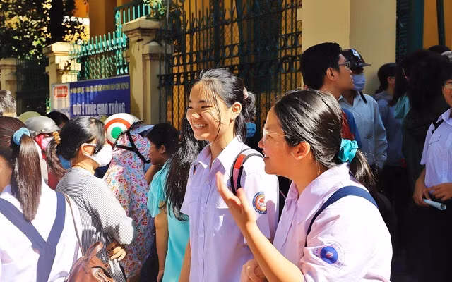 Phụ huynh học sinh mong giảm áp lực kỳ thi với việc thi 3 môn thay vì 4 môn như một số năm trước