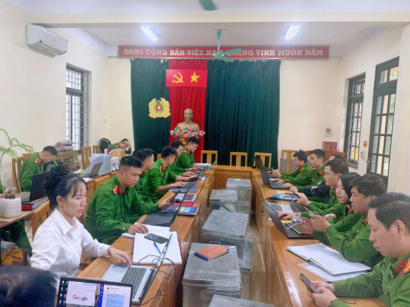 Công an xã An khánh làm việc với các đồng chí Trưởng thôn, Tổ trưởng tổ dân phố Công an xã An khánh làm việc với các đồng chí Trưởng thôn, Tổ trưởng tổ dân phố