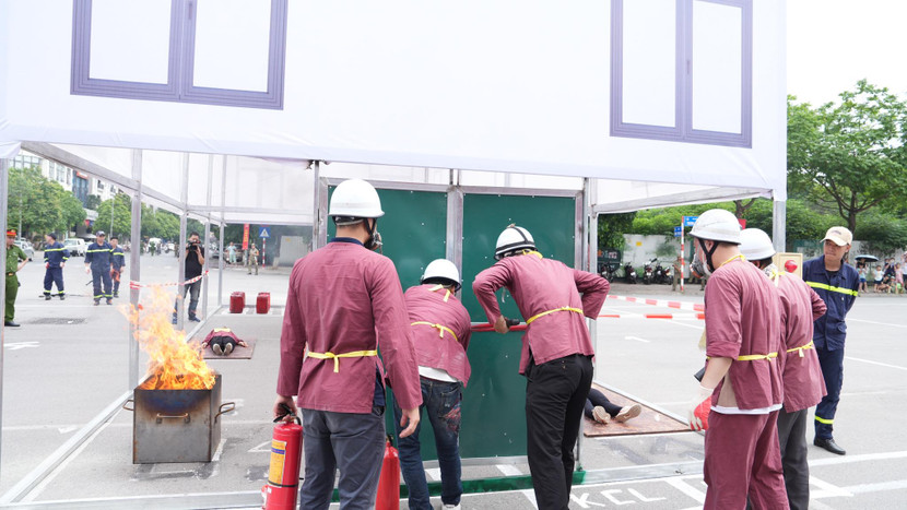 Phần thi thực hành, cứu người và di chuyển tài sản đối với loại hình nhà ở kết hợp sản xuất, kinh doanh