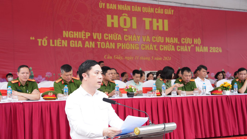 Ông Ngô Ngọc Phương, Phó Chủ tịch UBND quận Cầu Giấy phát biểu khai mạc Hội thi