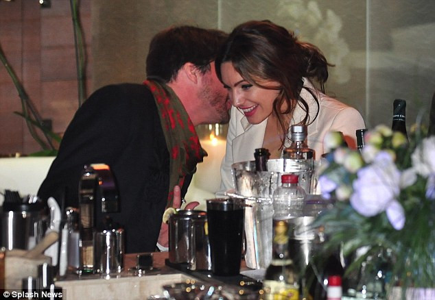 Ngắm nhìn thân hình đồng hồ cát nóng bỏng của Kelly Brook ảnh 4 Ngắm nhìn thân hình đồng hồ cát nóng bỏng của Kelly Brook ảnh 4