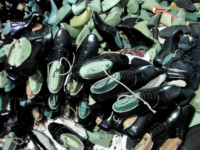 Triệt phá xưởng sản xuất giày quân trang giả ảnh 6