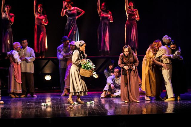 Một cảnh trong vở "Những người khốn khổ"