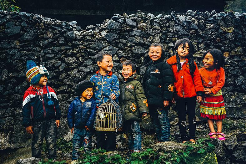 "Những đứa bé ở Lao Xa"-Ninh Mạnh Thắng "Những đứa bé ở Lao Xa"-Ninh Mạnh Thắng