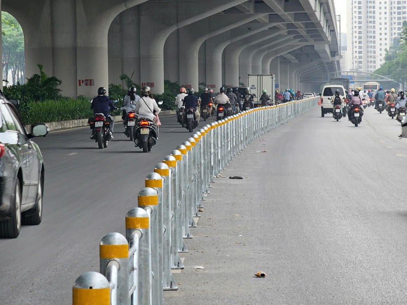 Viện phân làn trên các tuyến hướng tâm là cần thiết, giúp nâng cao ý thức của người tham gia giao thông, di chuyển đúng phần đường, làn đường quy định Viện phân làn trên các tuyến hướng tâm là cần thiết, giúp nâng cao ý thức của người tham gia giao thông, di chuyển đúng phần đường, làn đường quy định