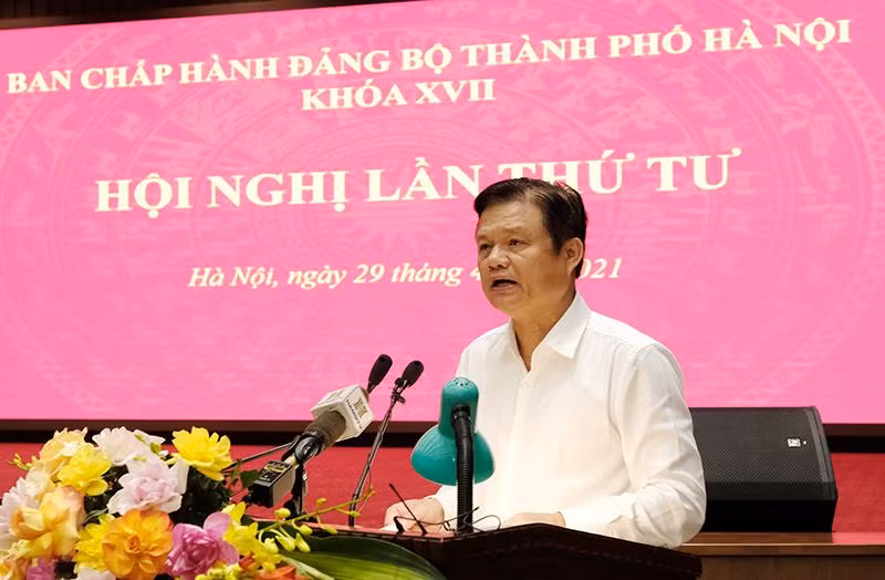 Trưởng Ban Tổ chức Thành ủy Hà Nội Vũ Đức Bảo phát biểu tại hội nghị sáng 29-4