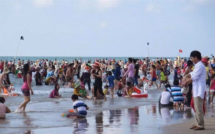 Bộ Y tế kêu gọi hạn chế đến nơi công cộng, tụ tập đông người không cần thiết.