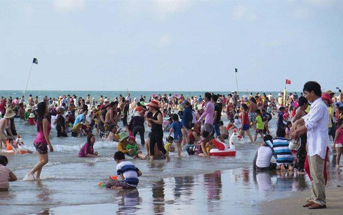 Bộ Y tế kêu gọi hạn chế đến nơi công cộng, tụ tập đông người không cần thiết. Bộ Y tế kêu gọi hạn chế đến nơi công cộng, tụ tập đông người không cần thiết.