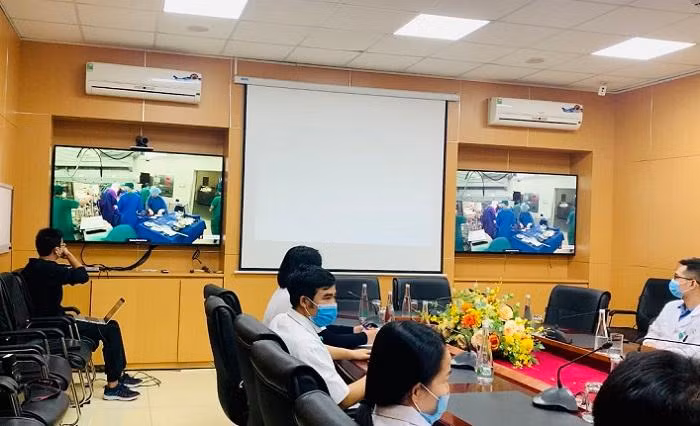 Ca hội chẩn trực tuyến giữa Bệnh viện Việt Đức và Bệnh viện Đa khoa tỉnh Quảng Ninh