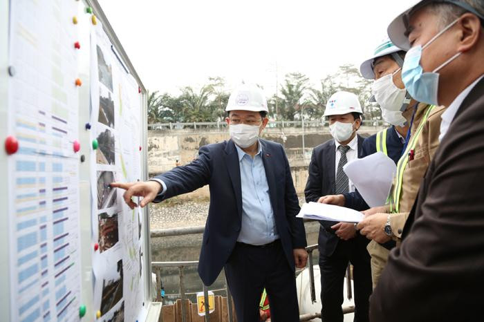 Bí thư Thành ủy kiểm tra tại gói thầu xây dựng hệ thống cống bao cho sông Tô Lịch