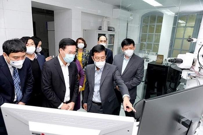 Đồng chí Võ Văn Thưởng thăm Viện Vệ sinh dịch tễ Trung ương