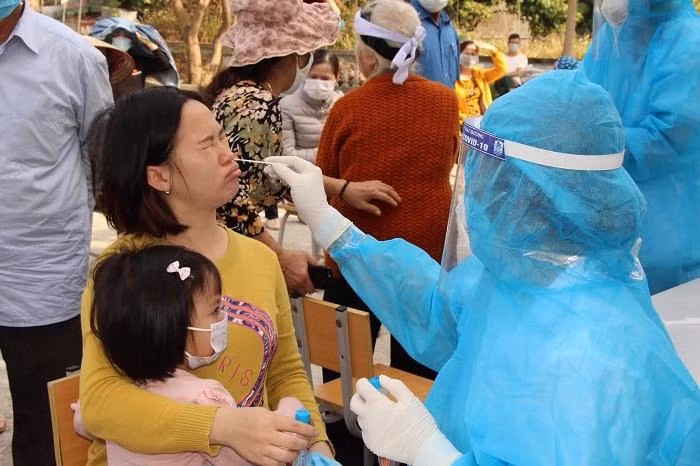 Lấy mẫu xét nghiệm Covid-19 tại Hải Dương